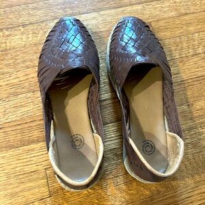 Brown huarache sandal size 7